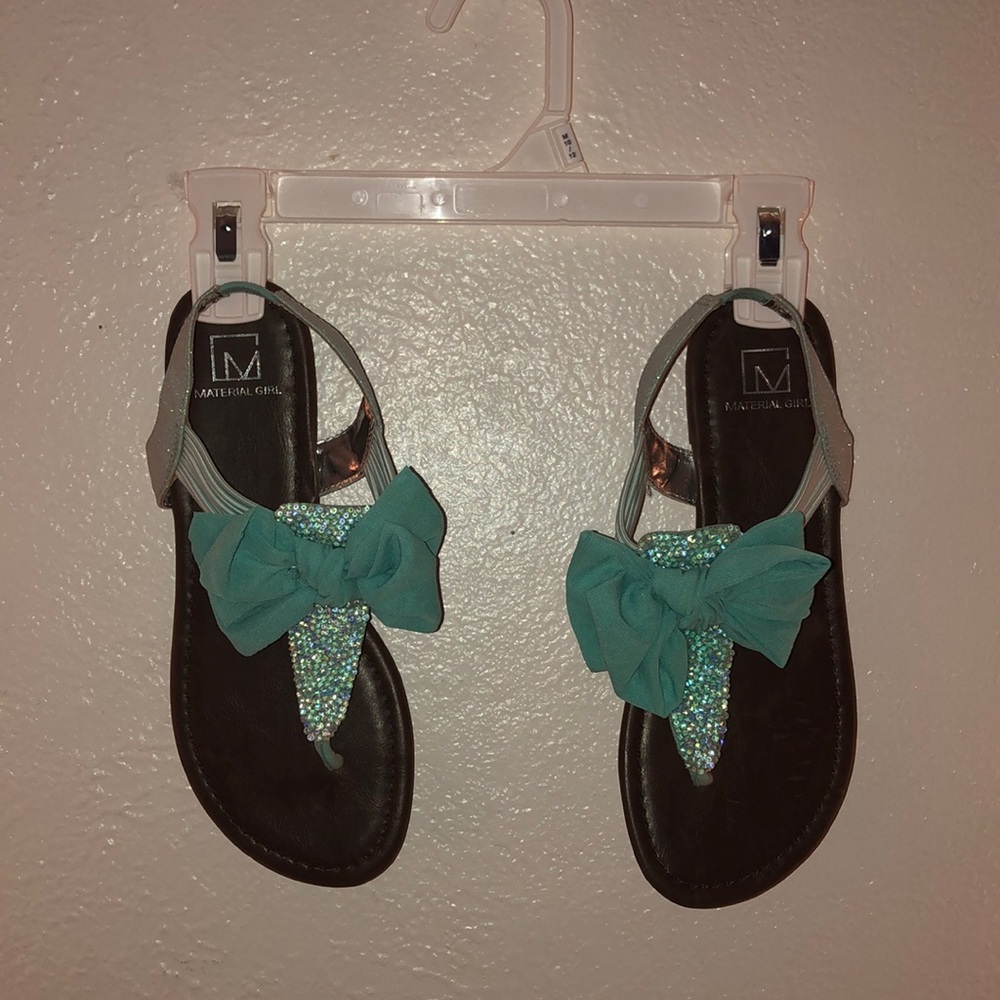 Cute sandals!